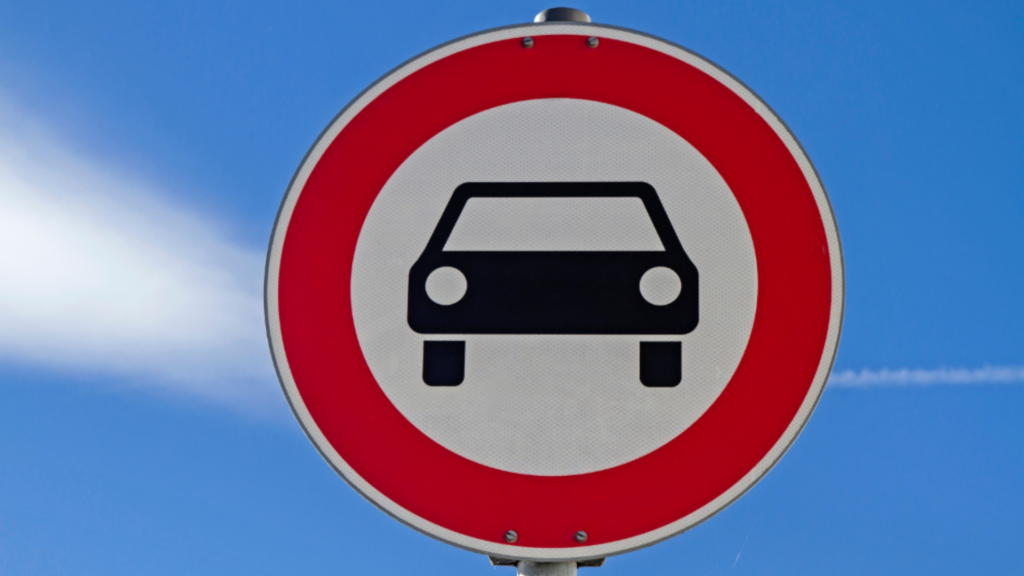 Verkehrsschild Fahrverbot – Symbol für Punktehöchstgrenze in Flensburg
