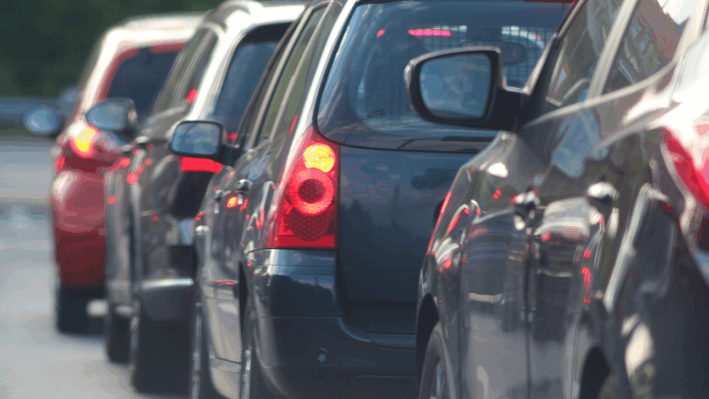 Autos im Stadtverkehr – Zusammenhang zwischen Fahrverhalten und Punkten bei Flensburg